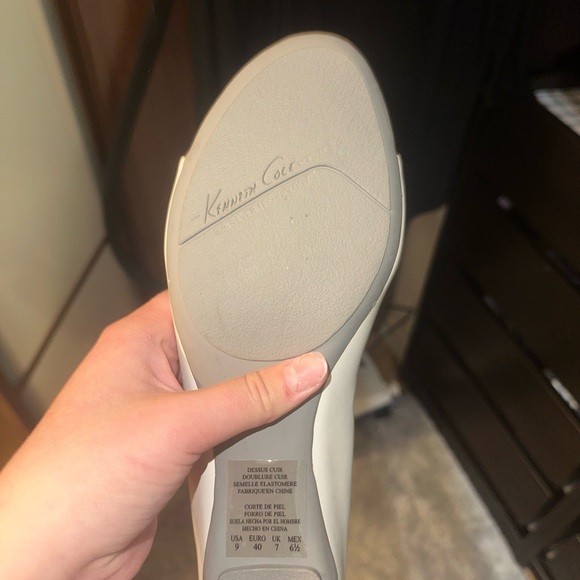 Kenneth Cole White Lace-Up Sandals - Picture 4 of 4